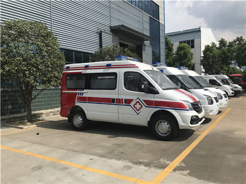 安徽v362护送救护车