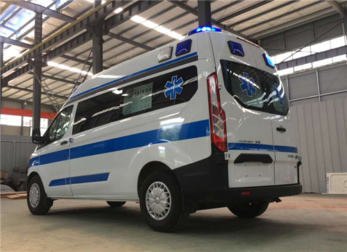 安徽v362护送救护车