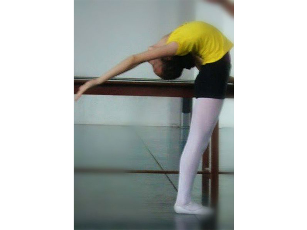 舞蹈软开度的重要性及训练方法_大竹形体培训